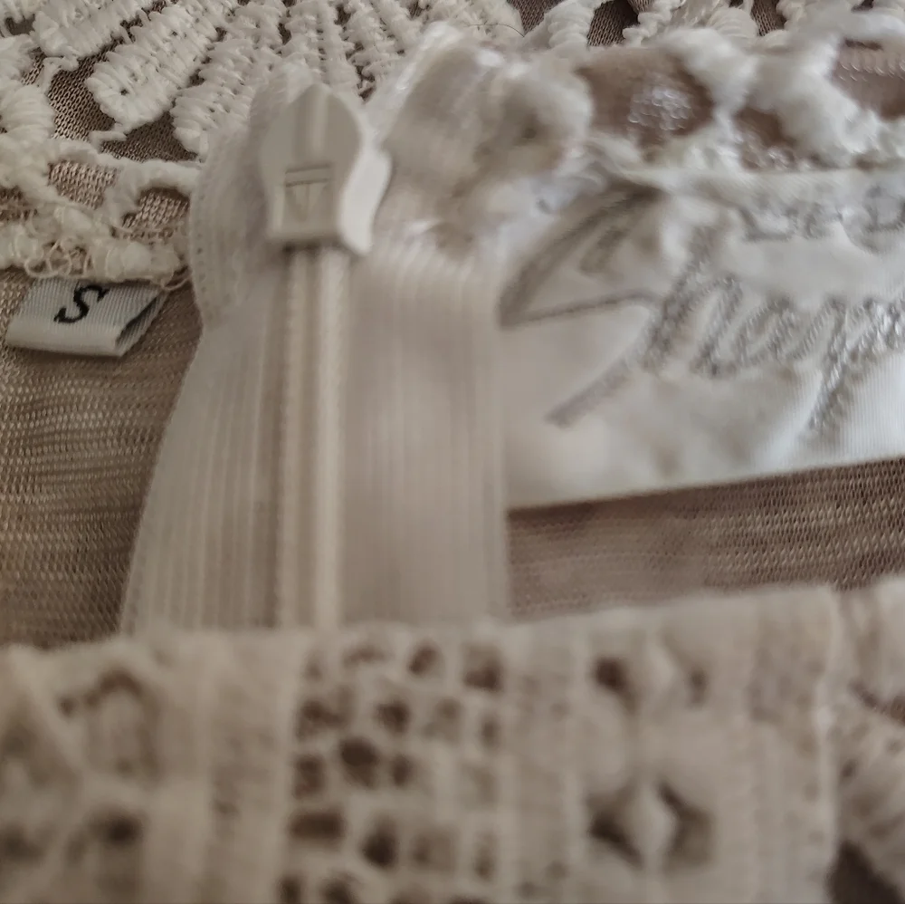 Lady Sharpely Maxi Dress, Vintage,White Lace Beige Lining, ZipUp, Short Sleeve,2 - Picture 3 of 14